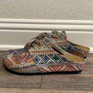 Goby Women’s Shoes - Abstract Lace Slip on Clogs